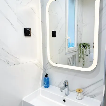 Cosy Petit Monparnasse Retreat *